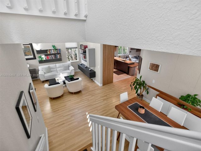250 Conservation Dr, Weston, FL 33327