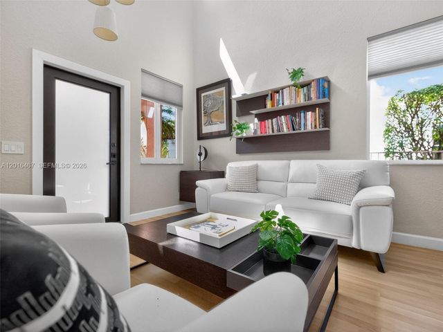 250 Conservation Dr, Weston, FL 33327