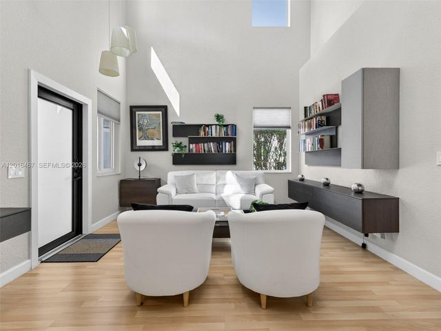 250 Conservation Dr, Weston, FL 33327