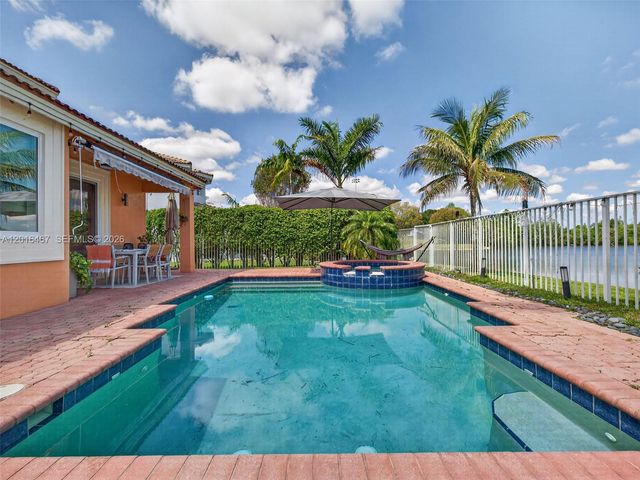 250 Conservation Dr, Weston, FL 33327