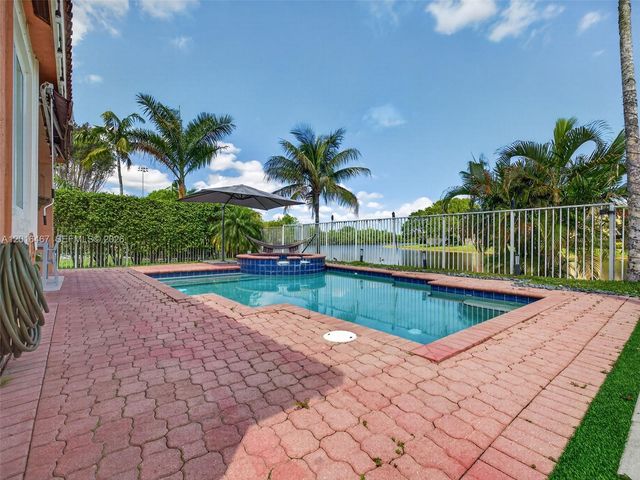 250 Conservation Dr, Weston, FL 33327