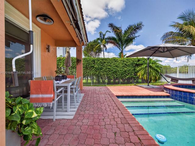 250 Conservation Dr, Weston, FL 33327