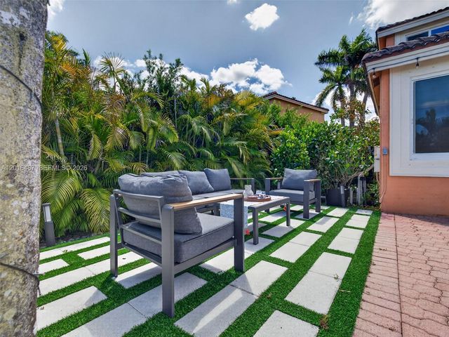 250 Conservation Dr, Weston, FL 33327