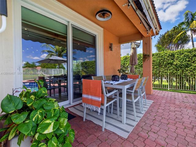 250 Conservation Dr, Weston, FL 33327