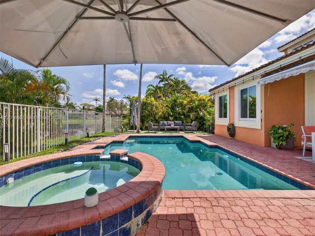 250 Conservation Dr, Weston, FL 33327