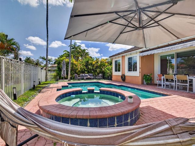 250 Conservation Dr, Weston, FL 33327