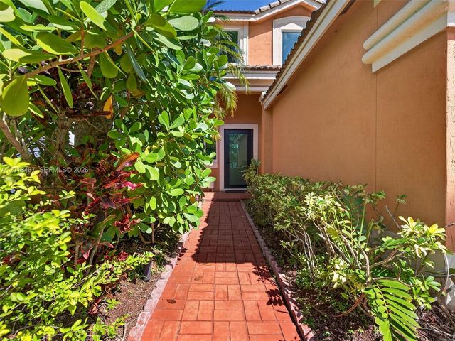 250 Conservation Dr, Weston, FL 33327