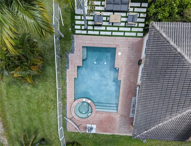 250 Conservation Dr, Weston, FL 33327