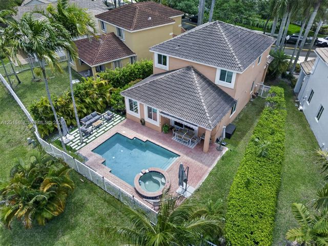 250 Conservation Dr, Weston, FL 33327