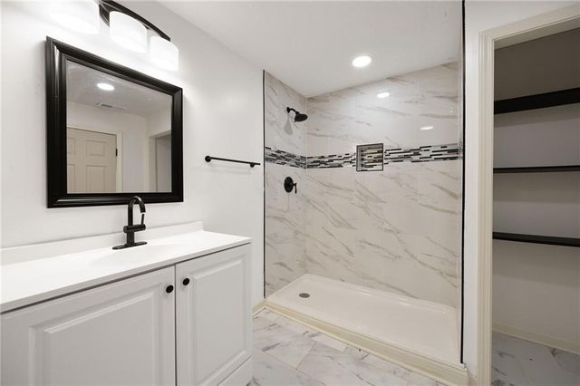 6821 BELLEFONTAINE Avenue, Kansas City, MO 64132