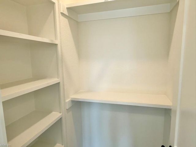 711 Flatrock LN, Chesapeake, VA 23320