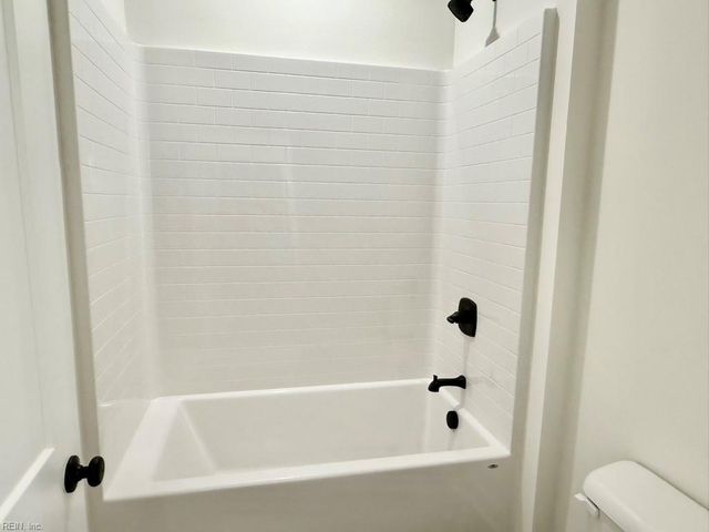 711 Flatrock LN, Chesapeake, VA 23320