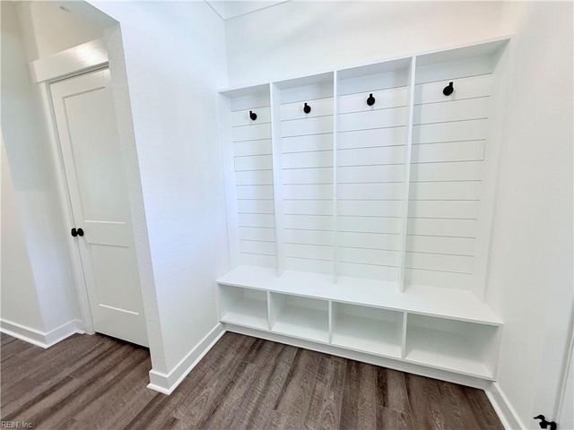 711 Flatrock LN, Chesapeake, VA 23320