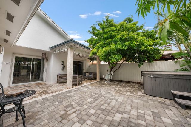 15642 SW 59th St, Miami, FL 33193