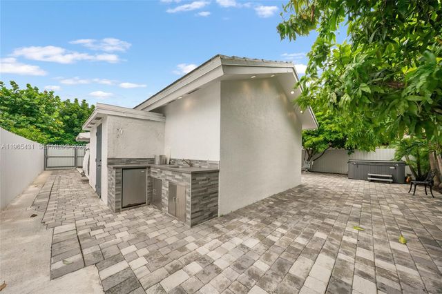 15642 SW 59th St, Miami, FL 33193