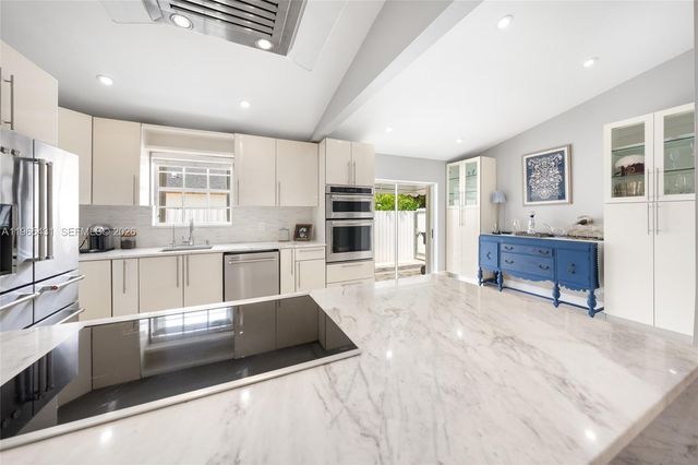 15642 SW 59th St, Miami, FL 33193