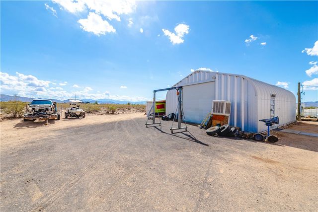 3854 N Davis Road, Golden Valley, AZ 86413