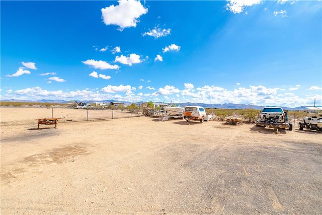 3854 N Davis Road, Golden Valley, AZ 86413