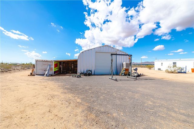 3854 N Davis Road, Golden Valley, AZ 86413