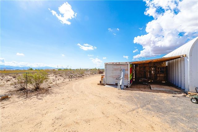 3854 N Davis Road, Golden Valley, AZ 86413