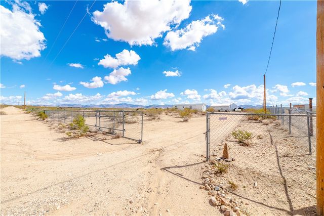 3854 N Davis Road, Golden Valley, AZ 86413