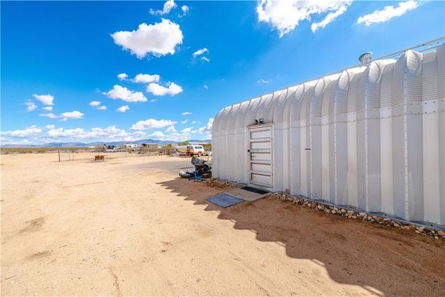 3854 N Davis Road, Golden Valley, AZ 86413