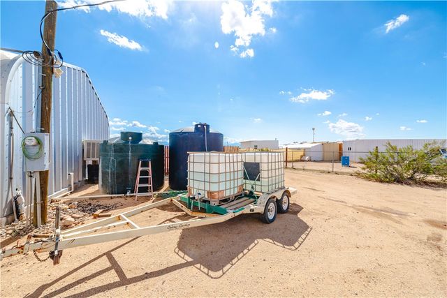 3854 N Davis Road, Golden Valley, AZ 86413