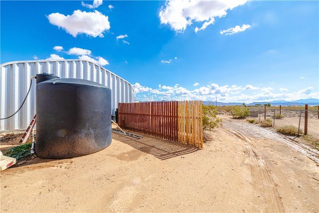 3854 N Davis Road, Golden Valley, AZ 86413