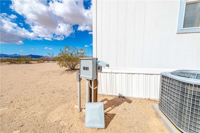 3854 N Davis Road, Golden Valley, AZ 86413