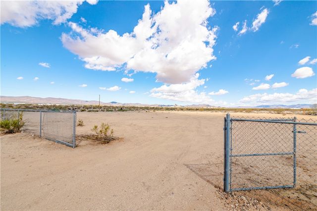 3854 N Davis Road, Golden Valley, AZ 86413