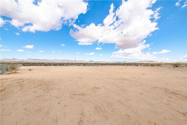 3854 N Davis Road, Golden Valley, AZ 86413