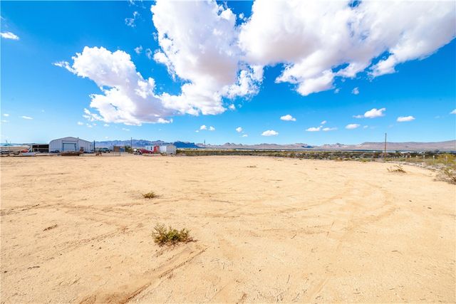 3854 N Davis Road, Golden Valley, AZ 86413