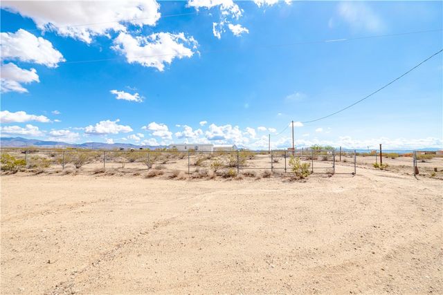 3854 N Davis Road, Golden Valley, AZ 86413