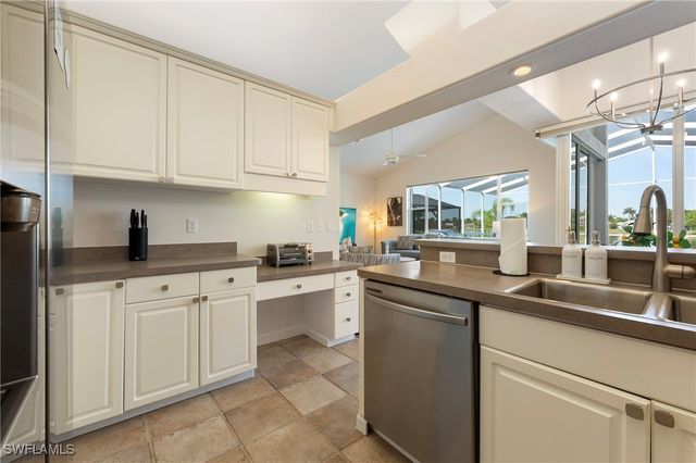 1526 Vintage LN, Naples, FL 34104