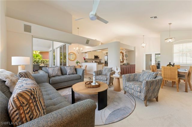 1526 Vintage LN, Naples, FL 34104