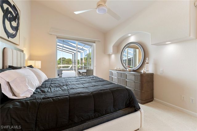 1526 Vintage LN, Naples, FL 34104