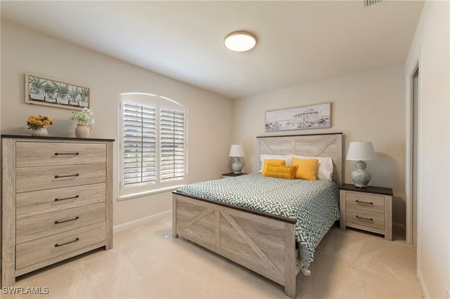 1526 Vintage LN, Naples, FL 34104