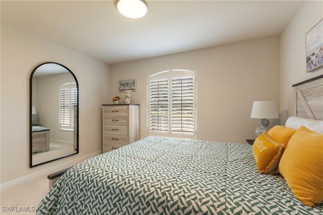 1526 Vintage LN, Naples, FL 34104