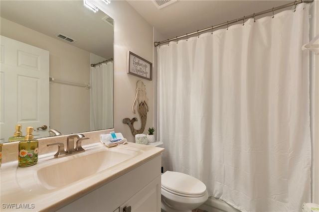 1526 Vintage LN, Naples, FL 34104