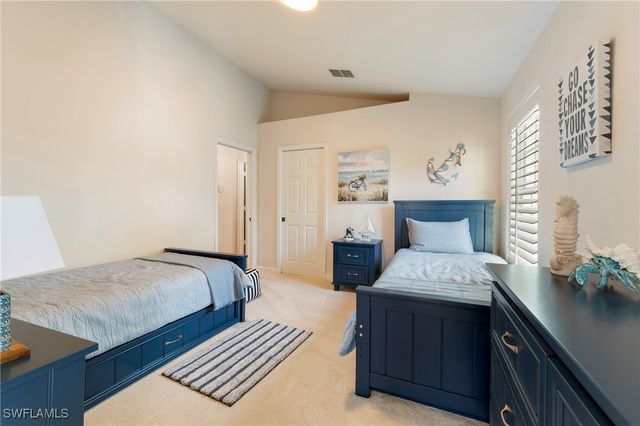 1526 Vintage LN, Naples, FL 34104