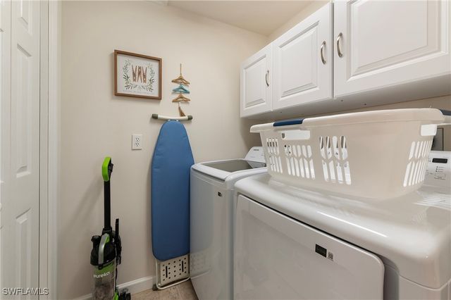 1526 Vintage LN, Naples, FL 34104