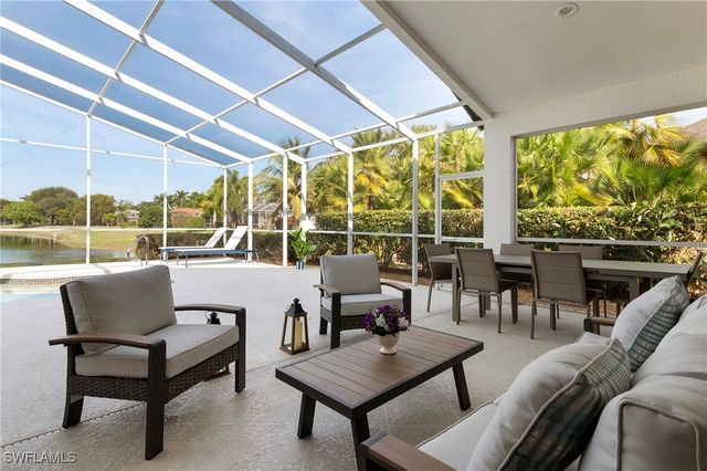 1526 Vintage LN, Naples, FL 34104