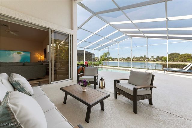 1526 Vintage LN, Naples, FL 34104