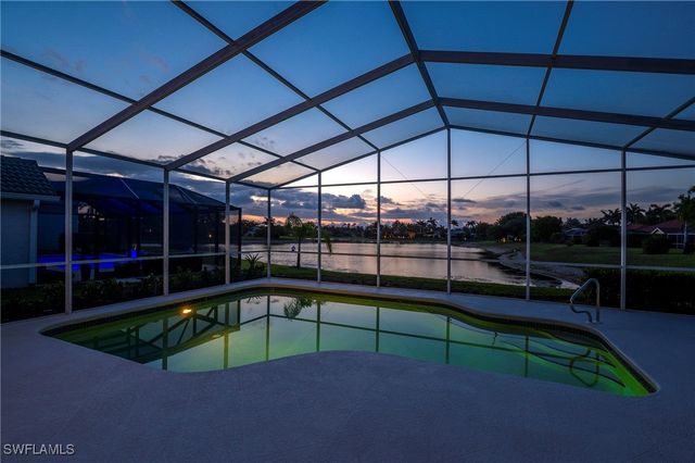 1526 Vintage LN, Naples, FL 34104