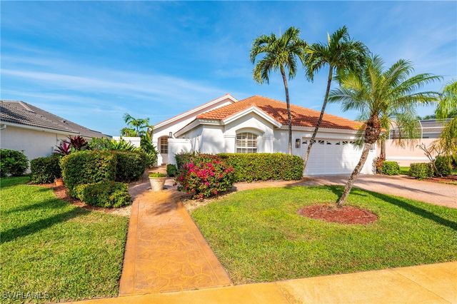 1526 Vintage LN, Naples, FL 34104