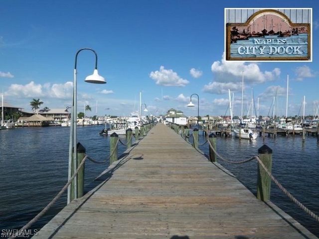 1526 Vintage LN, Naples, FL 34104