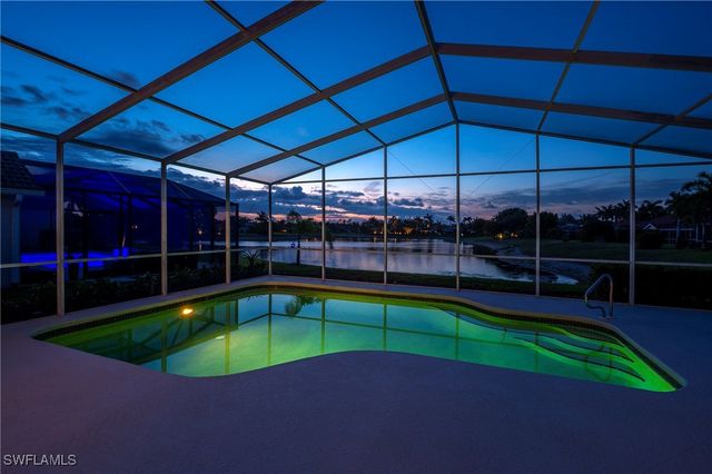 1526 Vintage LN, Naples, FL 34104