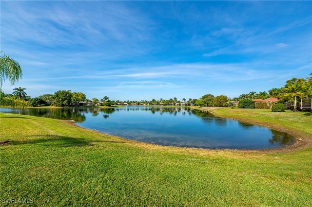 1526 Vintage LN, Naples, FL 34104