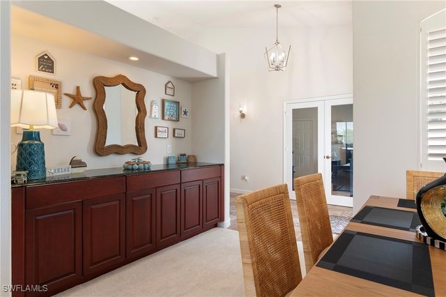 1526 Vintage LN, Naples, FL 34104