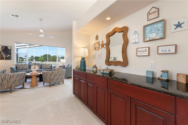 1526 Vintage LN, Naples, FL 34104